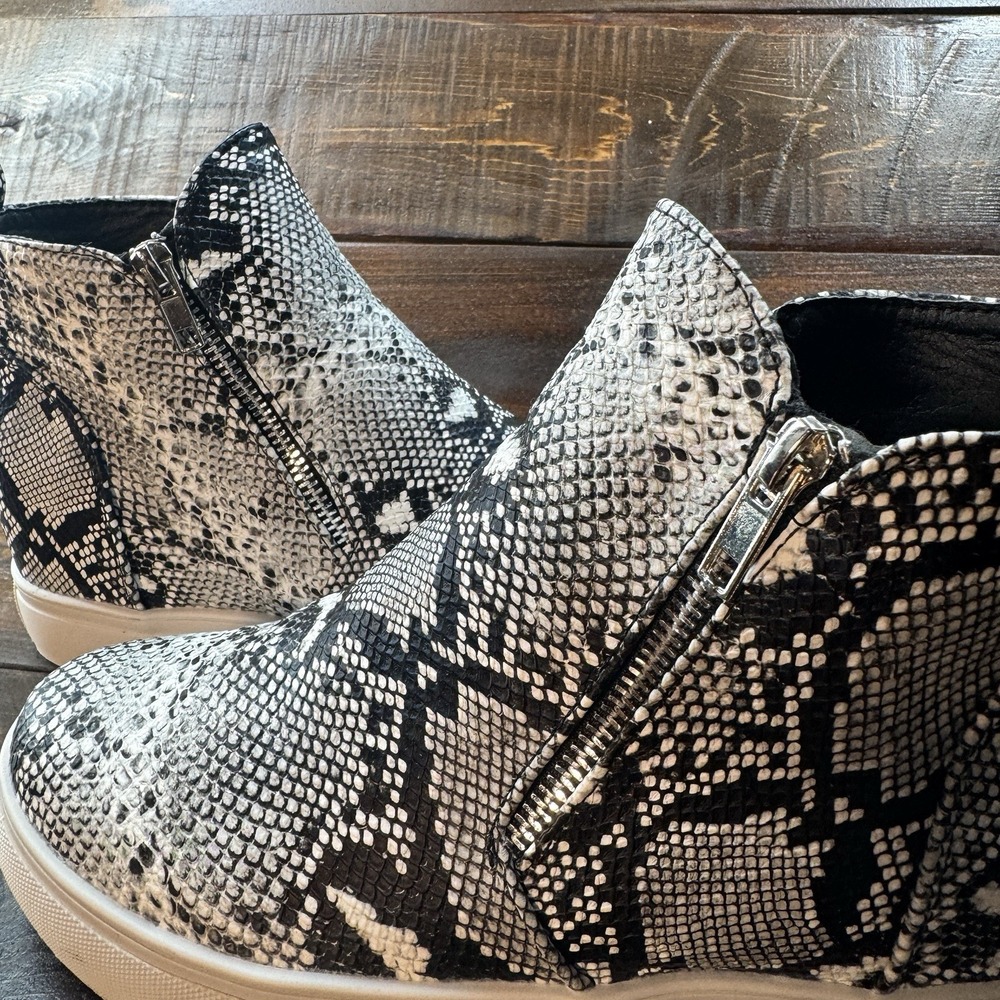 Nature Breeze Snake Print Sneaker Hidden Wedge Booties Women's Size 9 - Picture 5 of 15